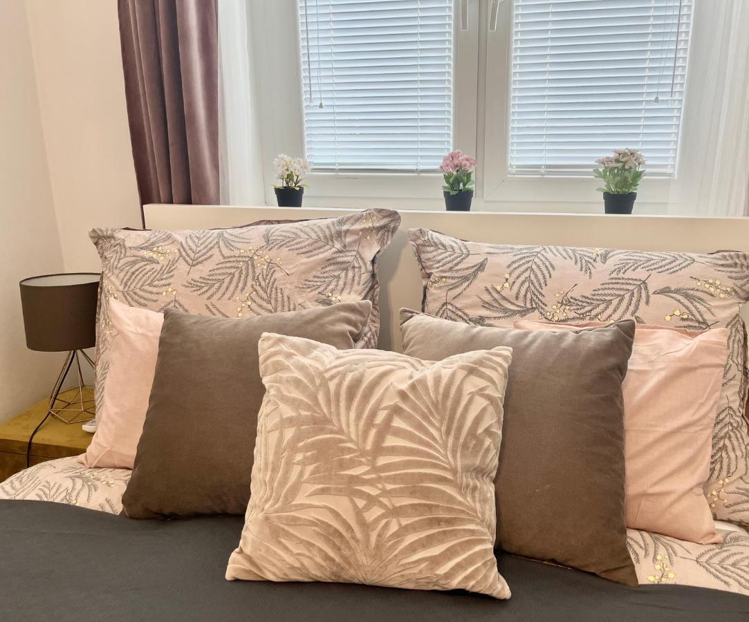Diamond Apartments - 3 Bedroom, Luxurious Apartment In The Heart Of The City Будапеща Екстериор снимка