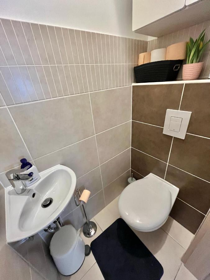 Diamond Apartments - 3 Bedroom, Luxurious Apartment In The Heart Of The City Будапеща Екстериор снимка