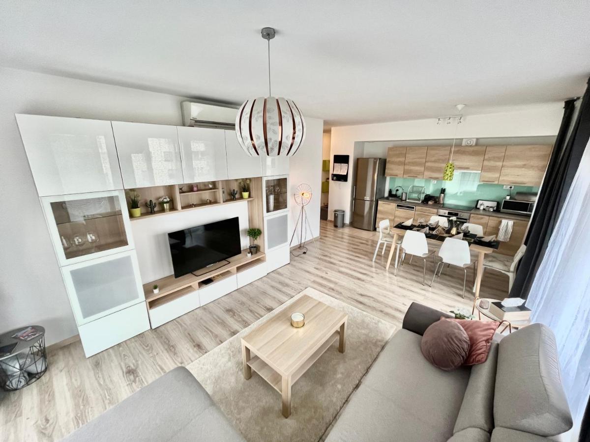 Diamond Apartments - 3 Bedroom, Luxurious Apartment In The Heart Of The City Будапеща Екстериор снимка